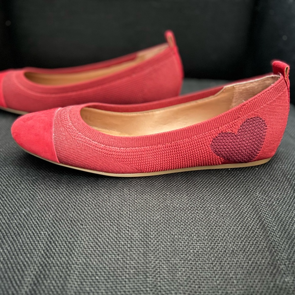 Ellen DeGeneres. NWOT. Size 8. Red "Love" with hearts ballet flats.